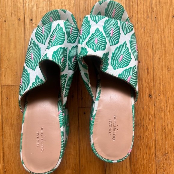 Urban Outfitters Heels - Picture 2 of 5